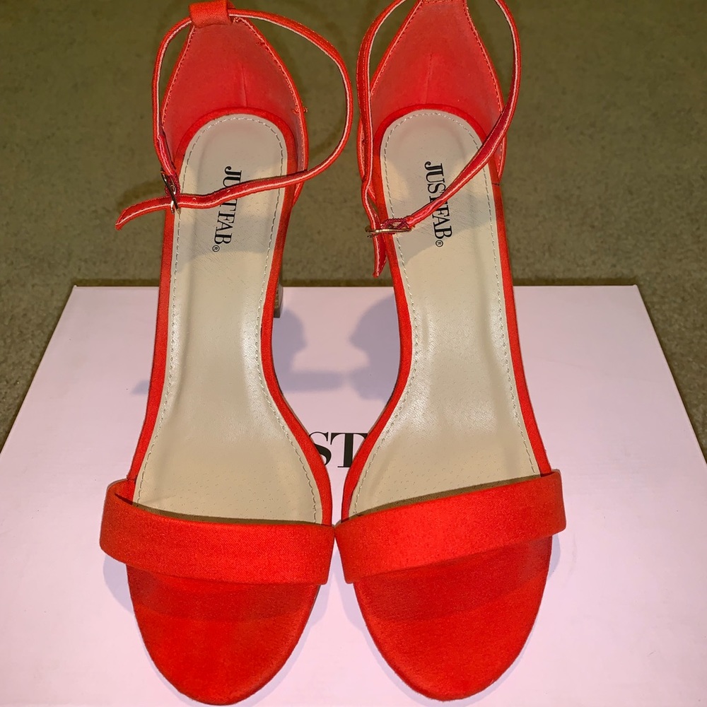 Dress sandals with heel